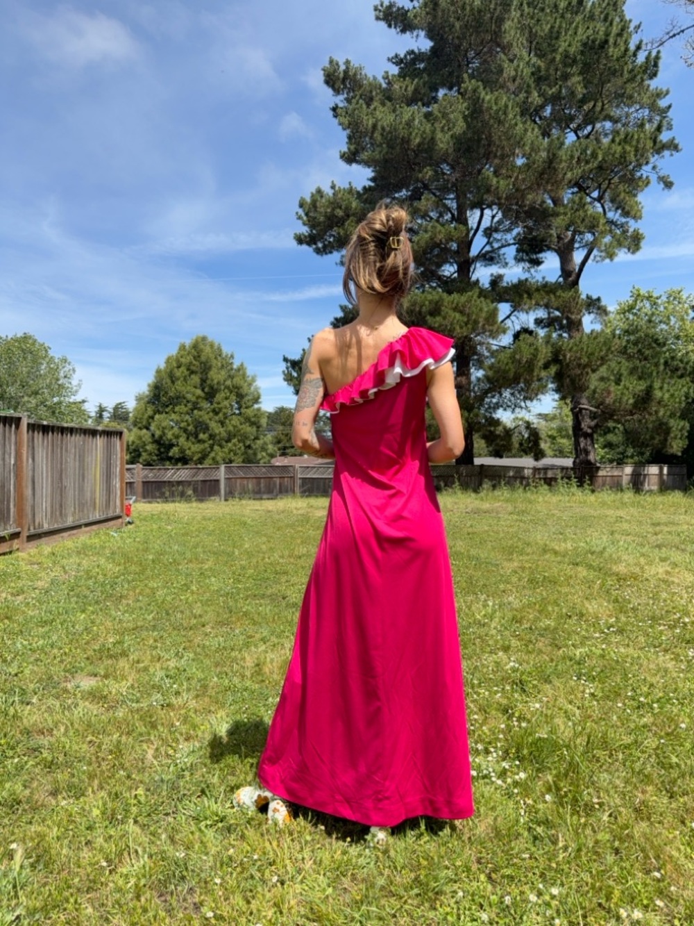 1970s vintage Alfred Shaheen one shoulder Hawaiian maxi dress - Picture 6 of 11